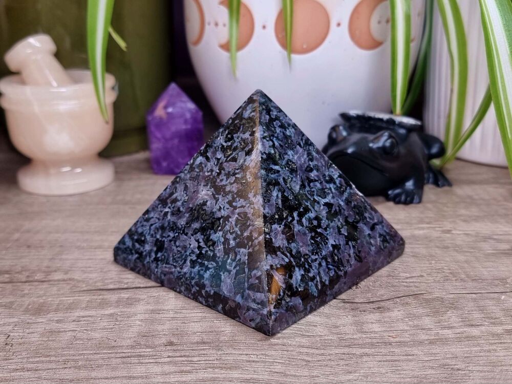 Indigo Gabbro Pyramid - Magick and Mystery - MISFIT