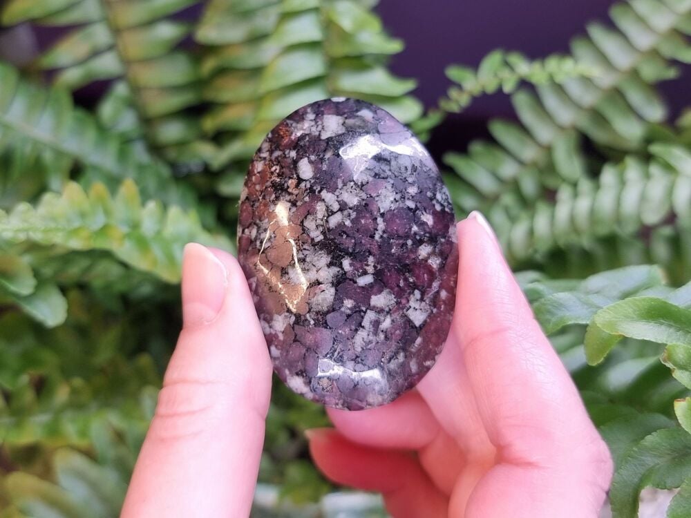 Eudialyte Palmstone (3)