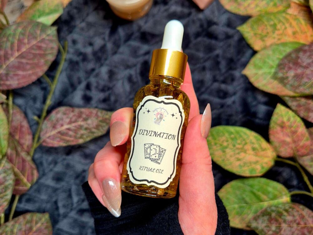 Hand Blended Divination Ritual Oil 30ml