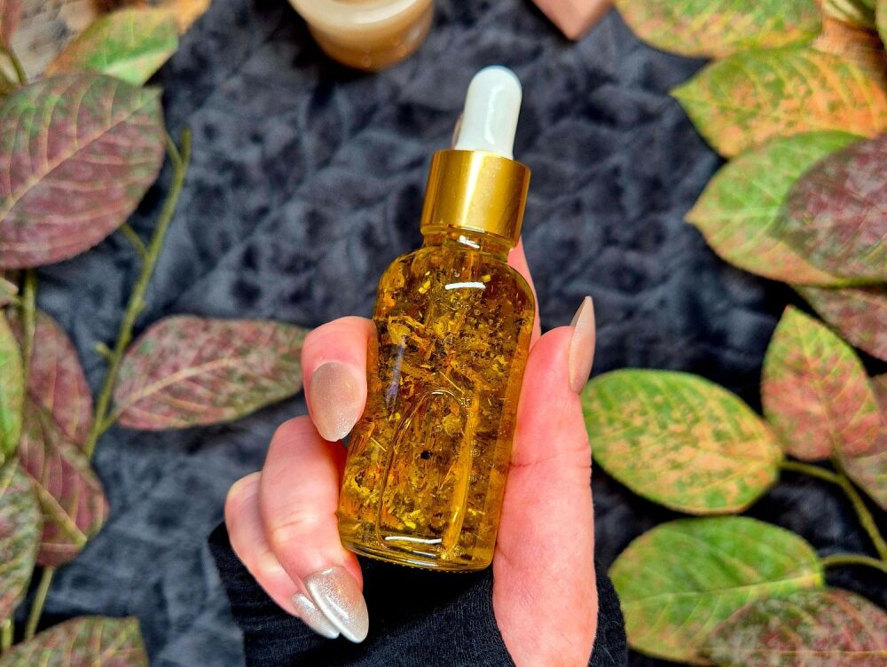 Hand Blended Divination Ritual Oil 30ml