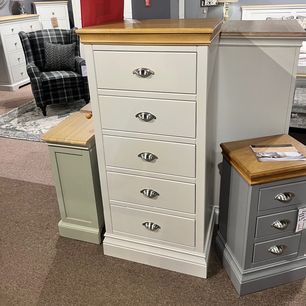 Clearance: Amelia 5 Drawer Wellington Chest Of Drawers