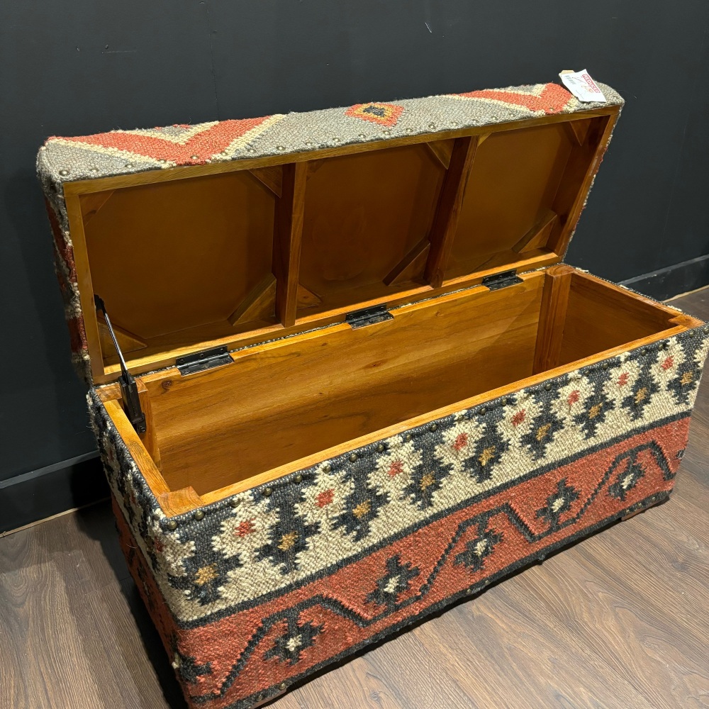 Clearance: Kilim Aztec ottoman