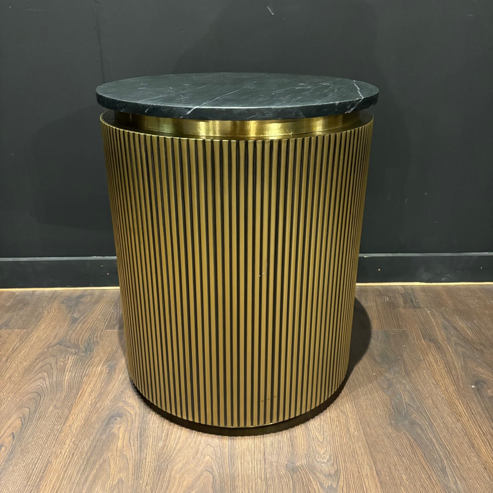 Clearance: Richmond Interiors End Table