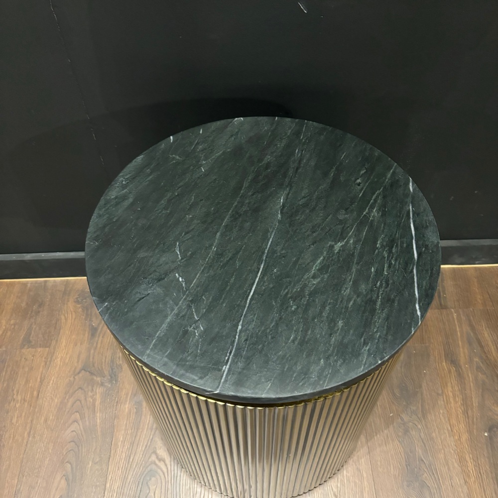 Clearance: Richmond Interiors End Table