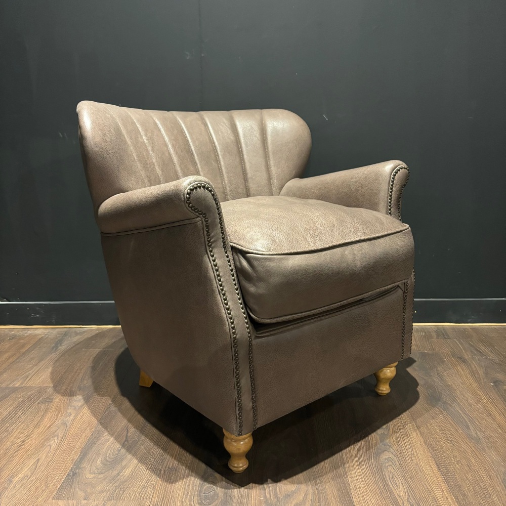 Clearance: Sercie Accent chair In chocolate Leather