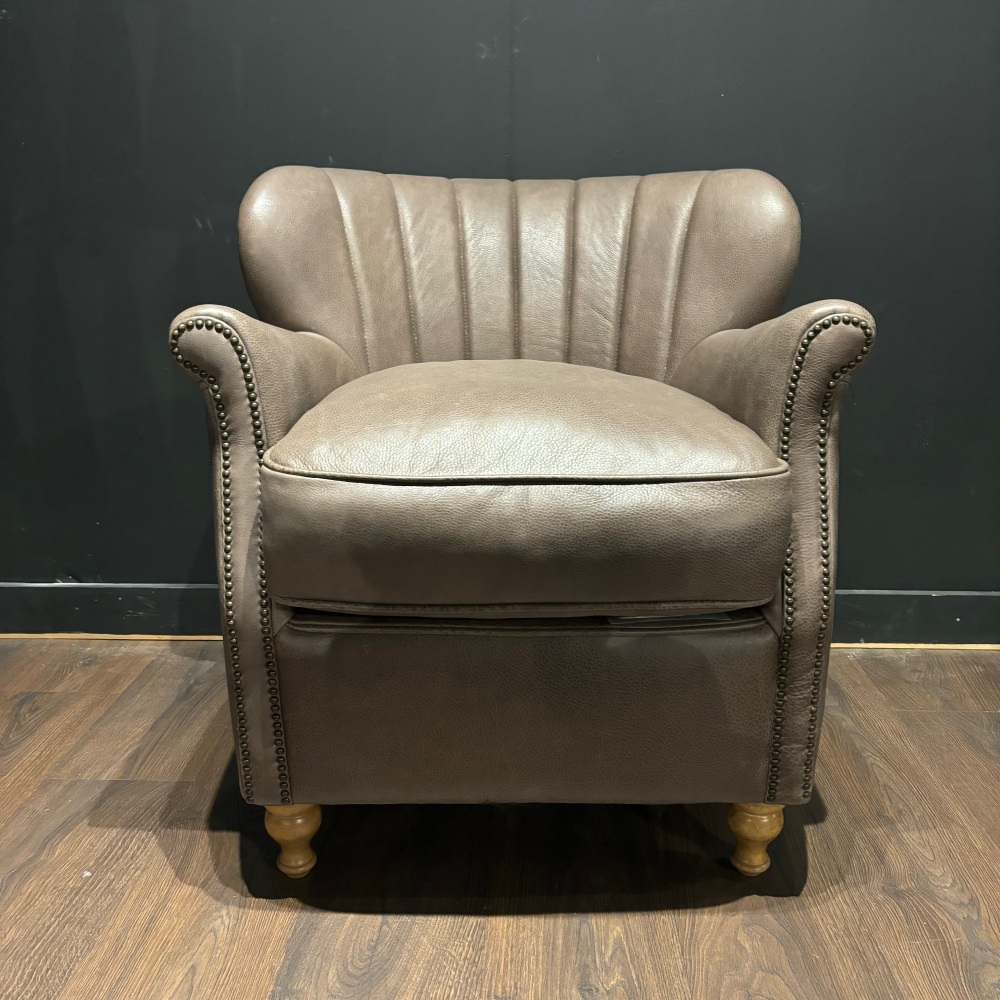 Clearance: Sercie Accent chair In chocolate Leather