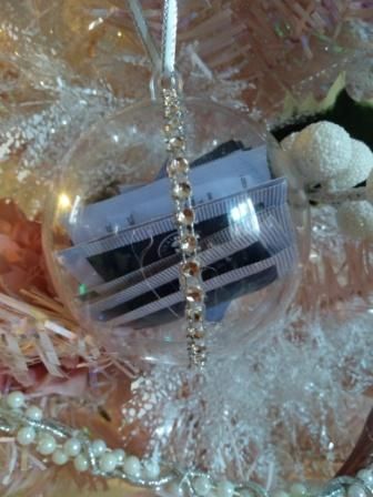 Neal's Yard Remedies Christmas Bauble