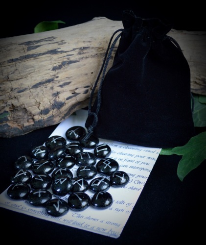 25 Black Glass Runes & Velvet Bag