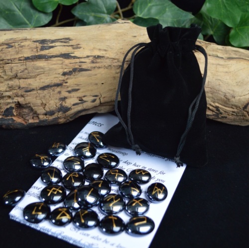 25 Black Glass Runes & Velvet Bag Gold