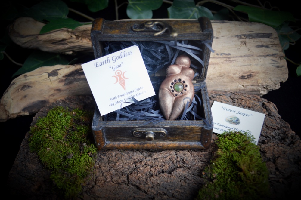 *Witches Earth Goddess Altar Piece with Forest Jasper Crystal Talisman in Chest Gift Wiccan Pagan
