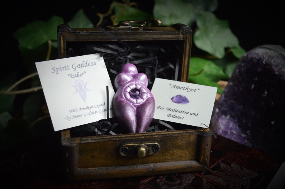 *Witches Spirit Goddess Altar Piece with Fire Agate Crystal Talisman in Chest Gift Wiccan Pagan