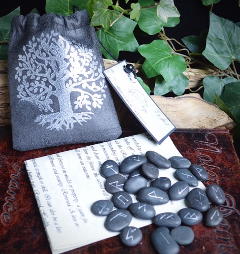 25 Tree of Lide Runes with Faux Leather Bag