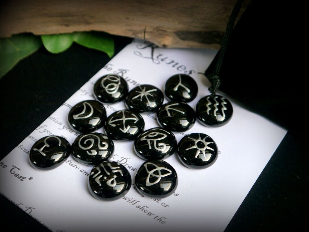 13 Witches Glass Black & Silver Runes with Black Bag and Casting Instructio