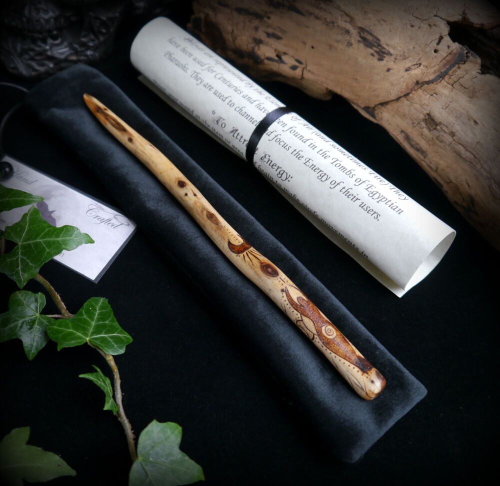 *Witches Dark Goddess Hecate Yew Wood Wand Hand Carved with Bag Pagan Wicca