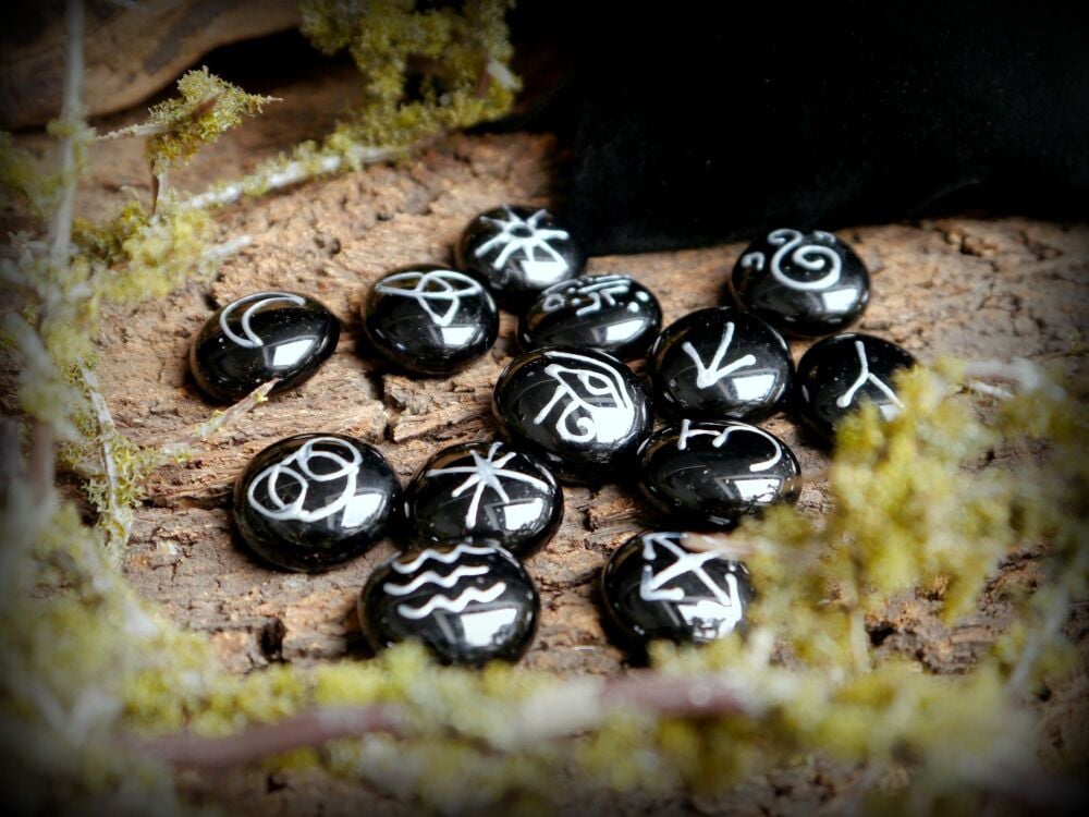 13 Witches Glass Black & Silver Runes with Black Bag and Casting Instructions