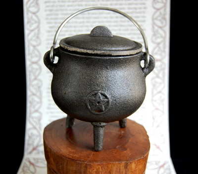 Mini Cast Iron Cauldron *Pentacle design*
