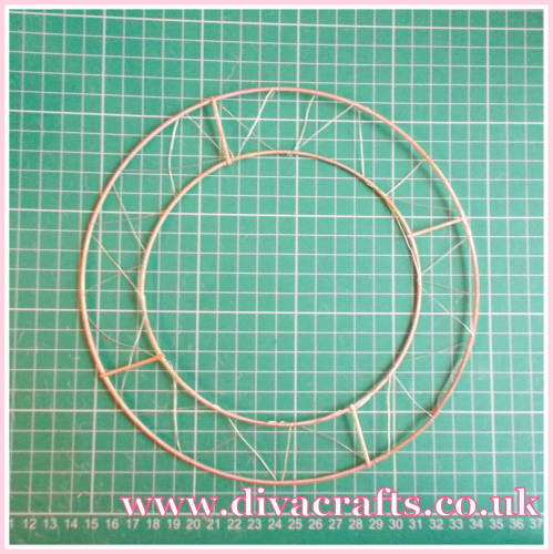 christmas wire wreath project diva crafts (1)