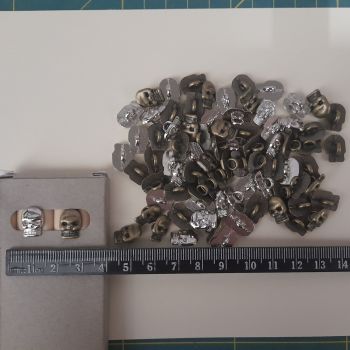 75 Skull Buttons in 2 Different Colours
