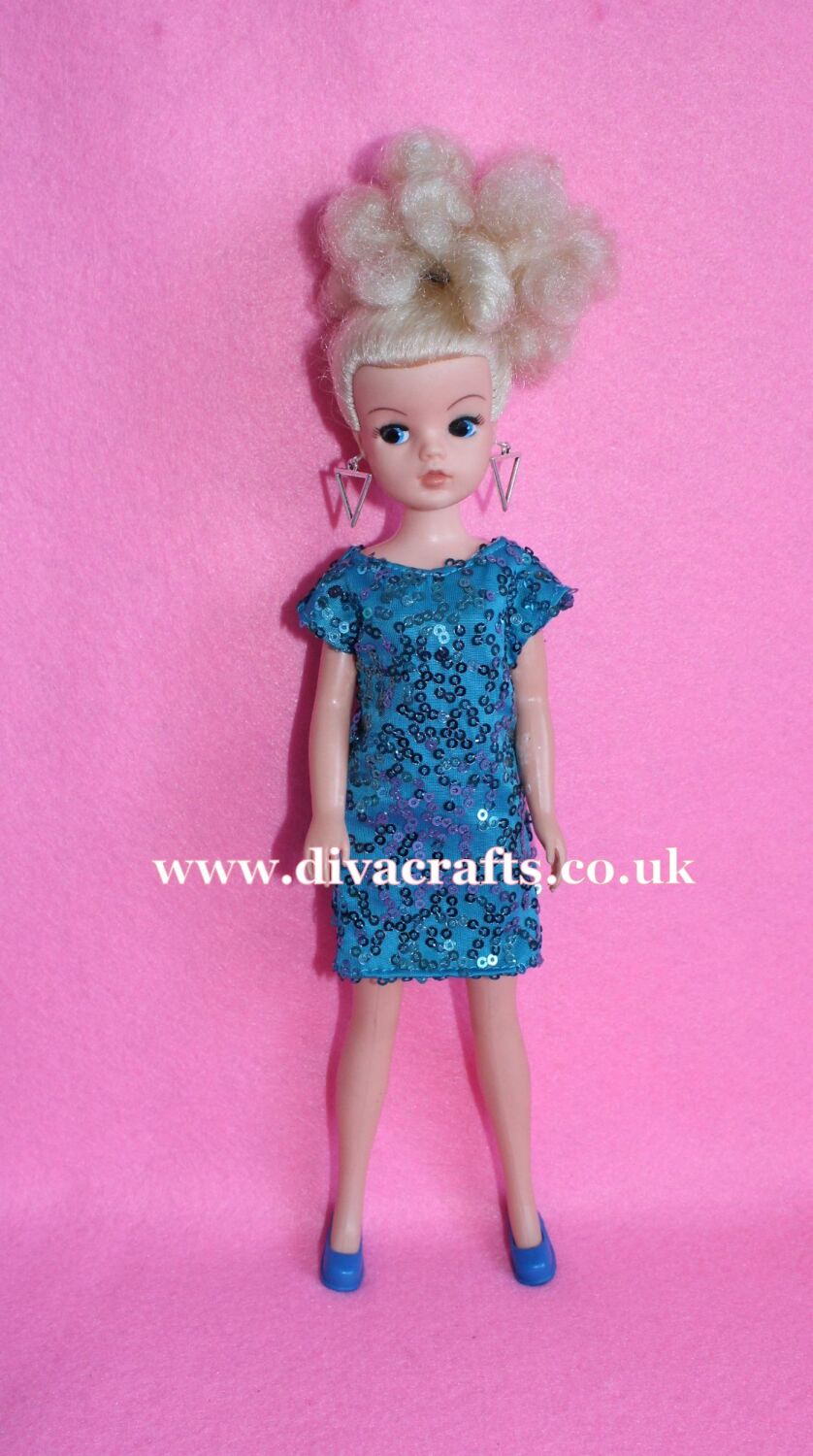 Handmade by Cazjar Pedigree Sindy Fashion - L28 Dress & Earrings