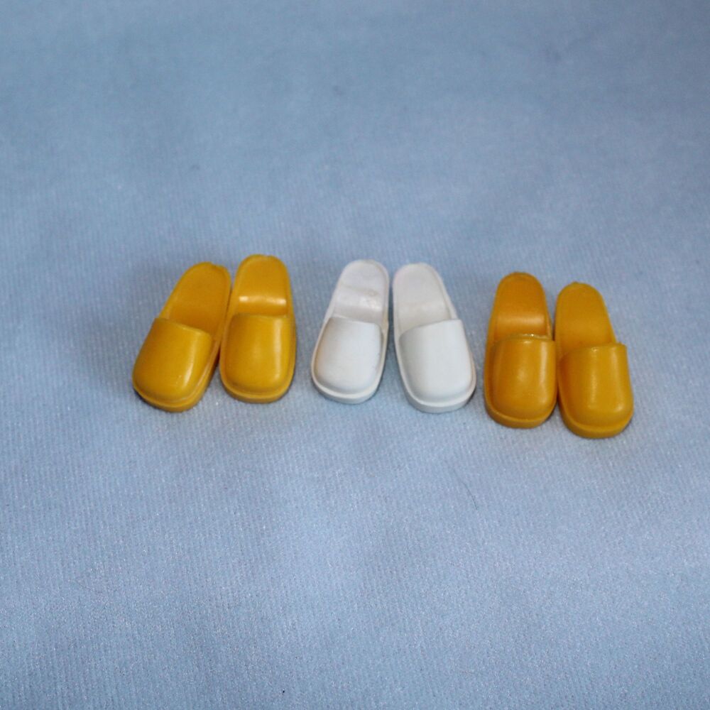 Clearance Item - S039 Fits Sindy *used*