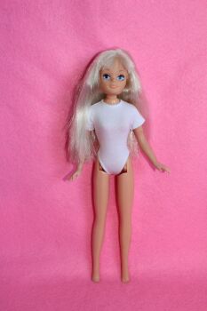 Hasbro Sindy Doll with Straight Hair *used*