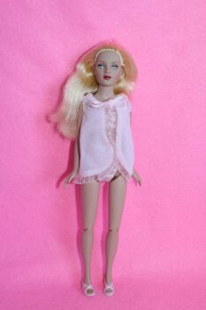 Tiny Kitty Collier 2004 10" Basic Blonde *used*
