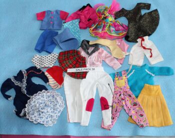 S038 - Assorted Used Dolls clothes
