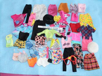 S041 - Assorted Used Dolls clothes (Mainly Barbie size)