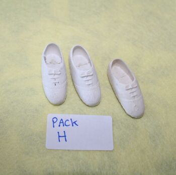 Shoes that might fit Paul doll *used* Pack H