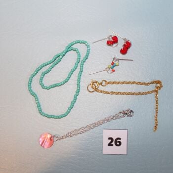 Clearance - Fits Pedigree Sindy - S026 jewellery