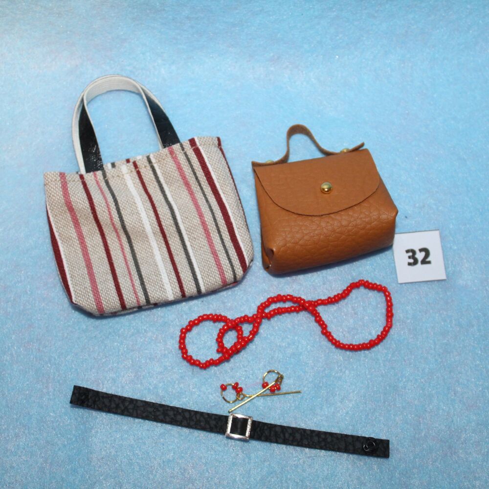 Clearance - Fits Pedigree Sindy - S032 Assorted Bags & Accessories