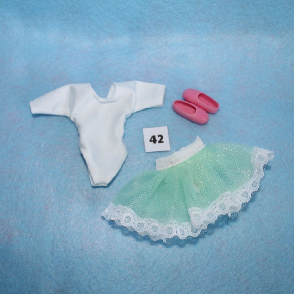 Clearance - Fits Pedigree Sindy - S042 (shoes are used with missing straps)