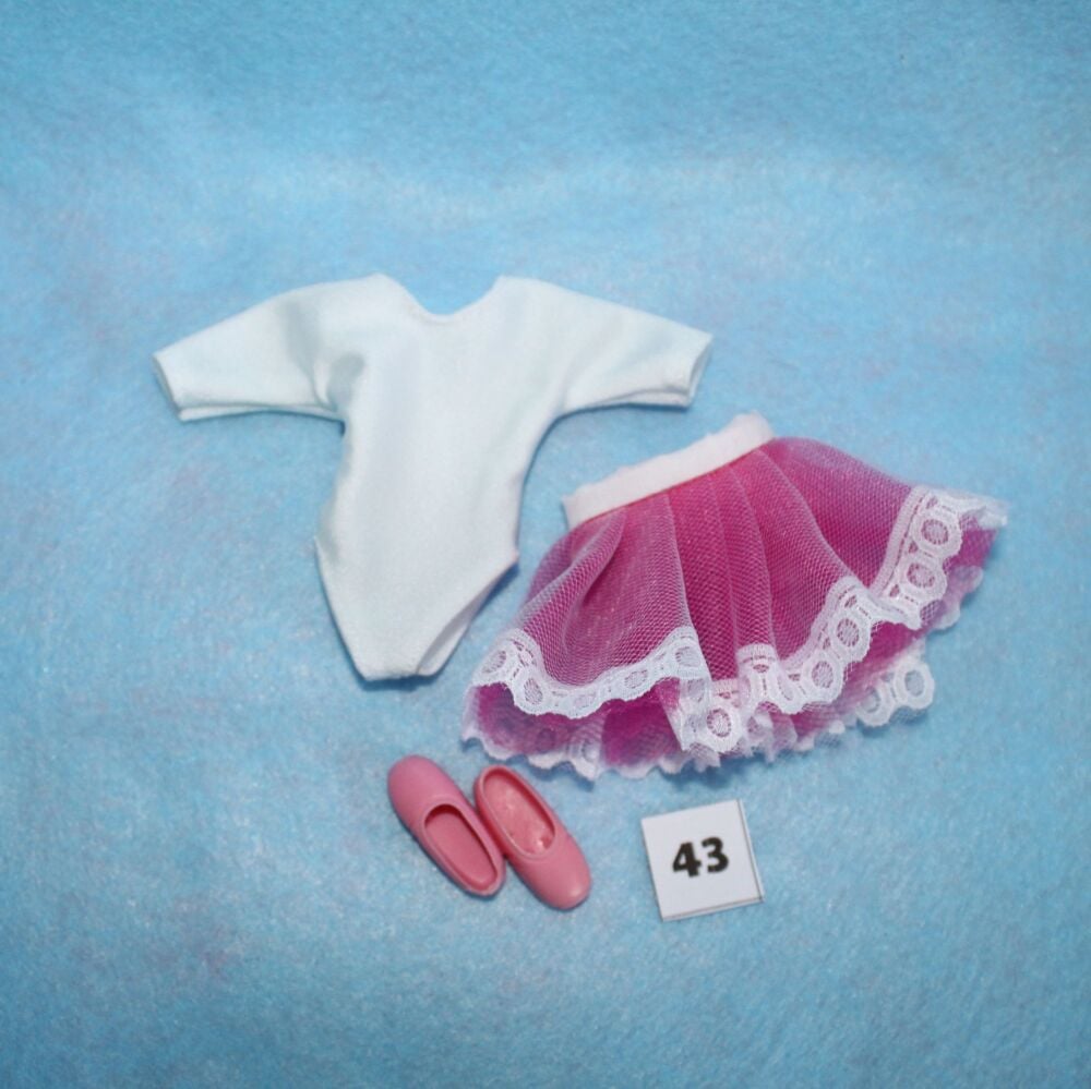 Clearance - Fits Pedigree Sindy - S043 (shoes are used with missing straps)