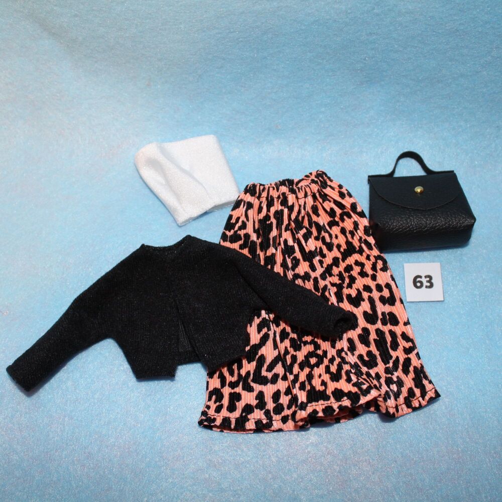 Clearance - Fits Pedigree Sindy - S063