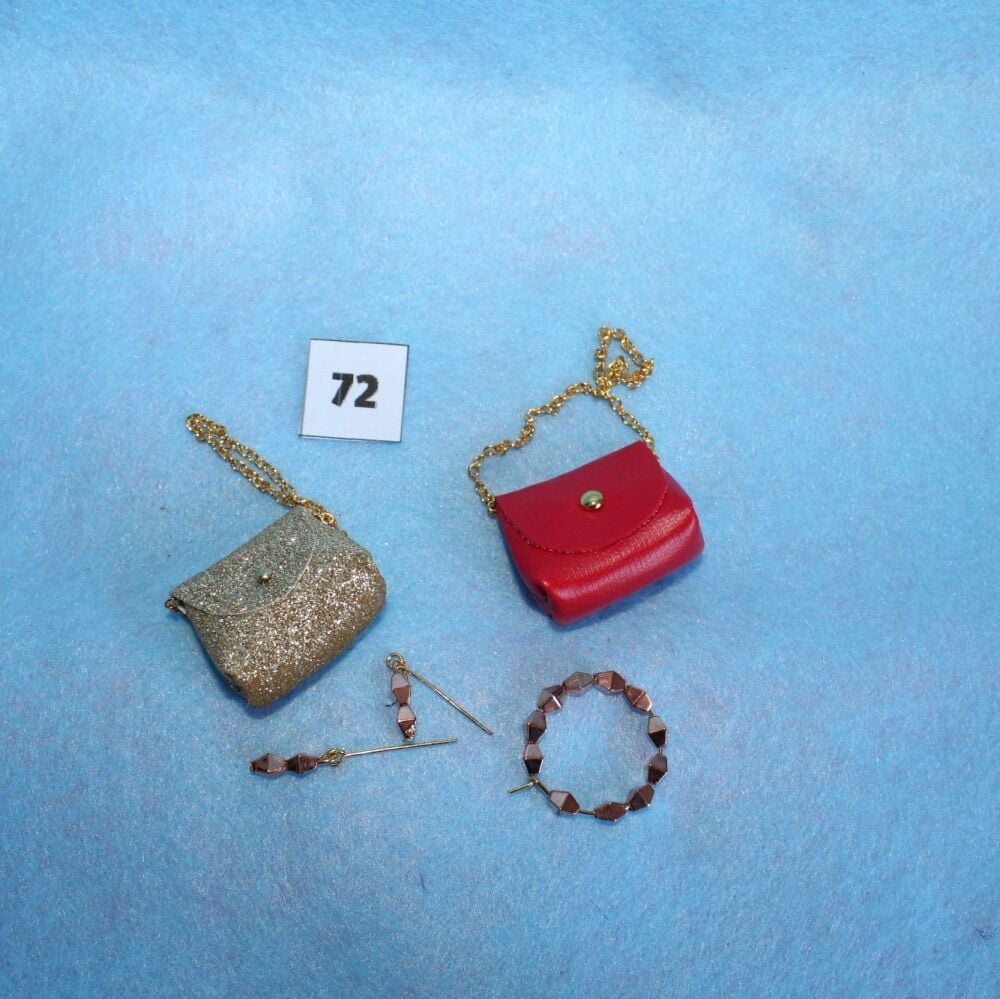 Clearance - Fits Pedigree Sindy - S072