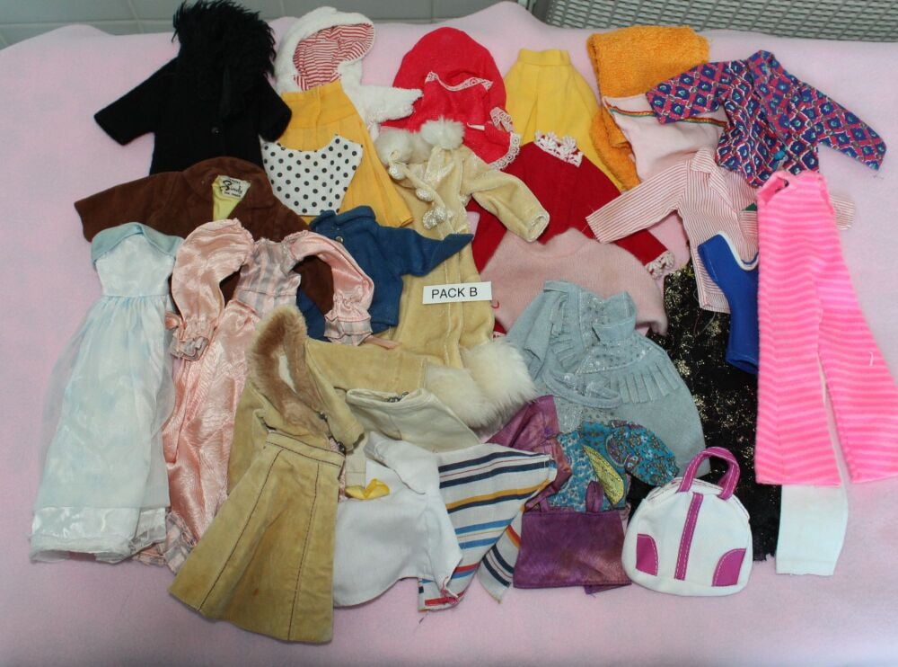 Clearance Item - Job Lot of Dolls Clothes USED #2