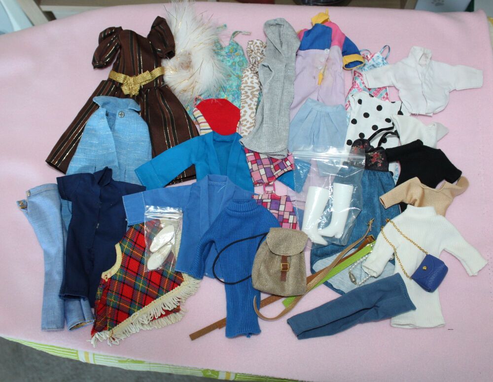 Clearance Item - Job Lot of Dolls Clothes USED #3