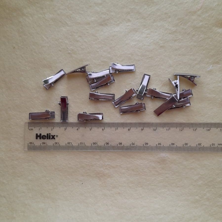 Clearance Item -15 x Doll Size Hair Clip