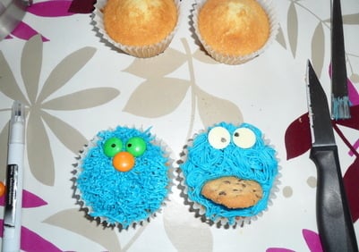 cookie monster cupcake tutorial diva crafts (9)