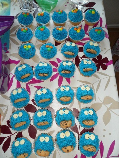 cookie monster cupcake tutorial diva crafts (10)