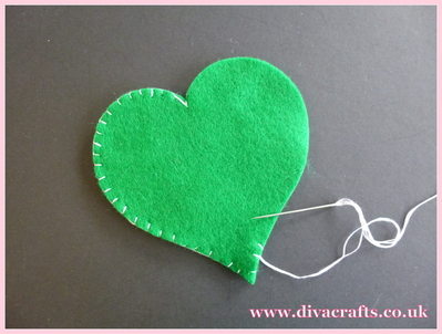 diva crafts hanging felt hearts free project (1)