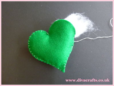 diva crafts hanging felt hearts free project (2)