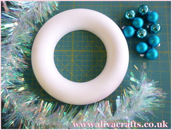 tinsel wreath free project diva crafts (1)