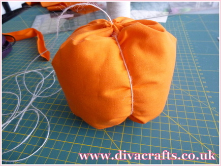 fabric pumpkin free project diva crafts (3)
