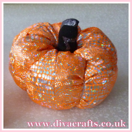 fabric pumpkin free project diva crafts (6)