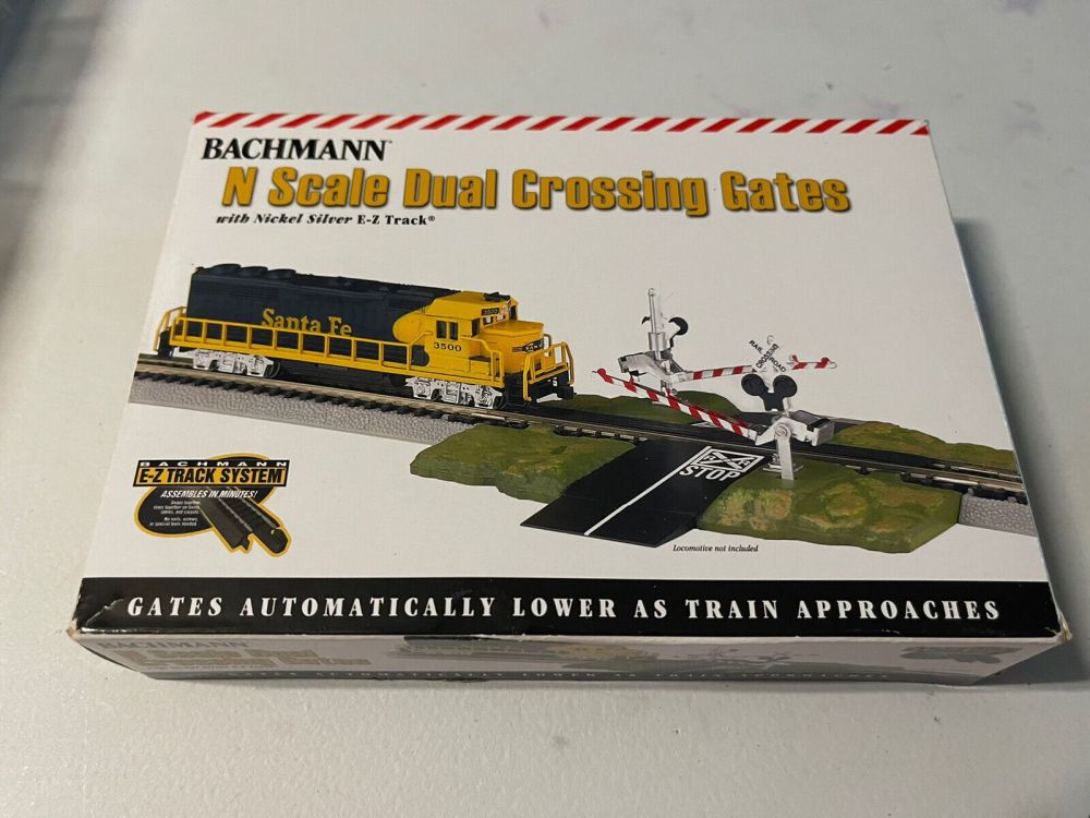 EZ Track Crossing Gate - Bachmann