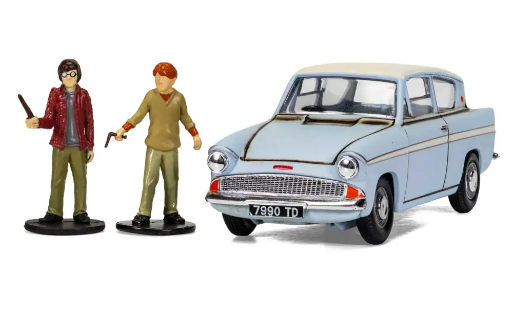 Harry Potter Flying Ford Anglia with Harry Potter and Ron Weasley Figurines - Corgi