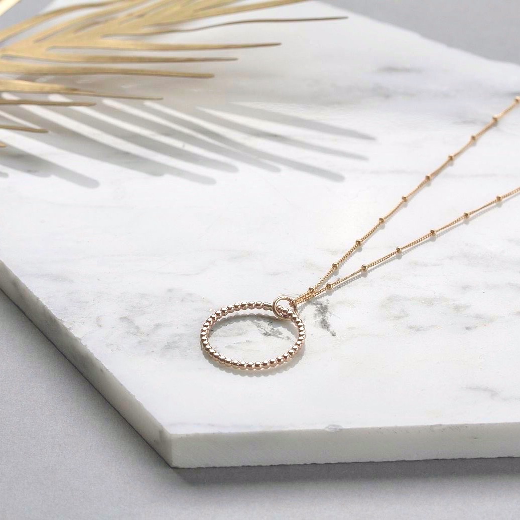 <!--2-->Infinity long necklace