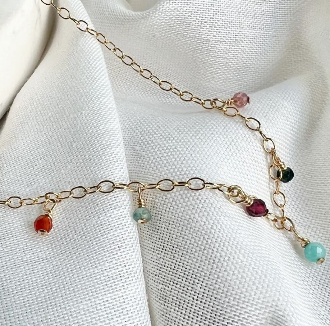 <!--000009--> Multi colour charm necklace