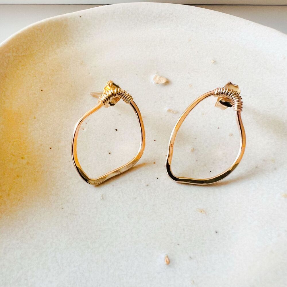 Ebb fuid shape studs